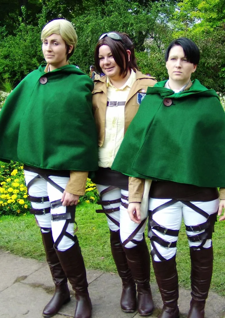 Cosplay-Cover: Levi Ackerman (Uniform)