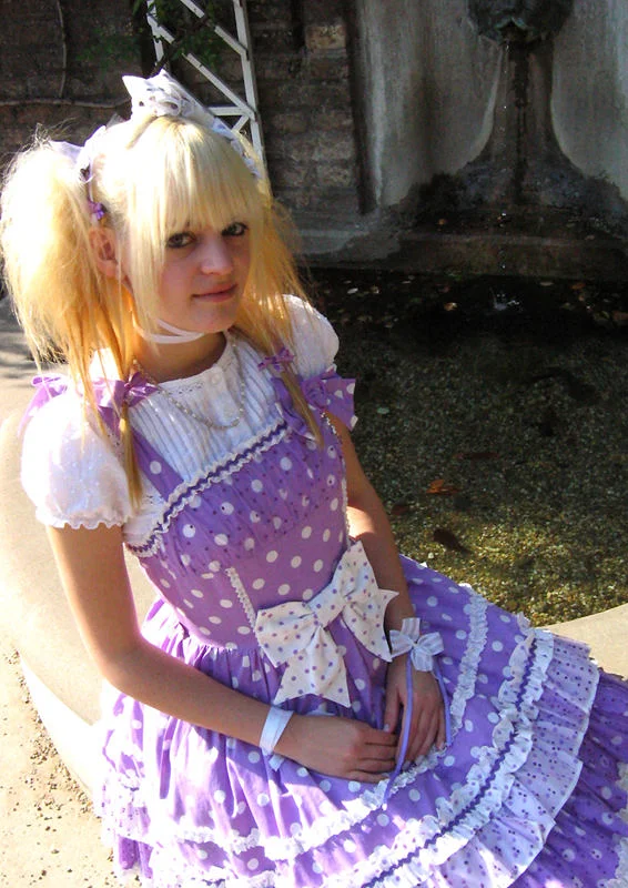 Cosplay-Cover: Angelic Pretty Lila Lolita