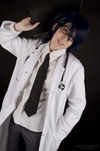 Cosplay-Cover: Doktor Saruhiko Fushimi [Doujinshi Cover Version]