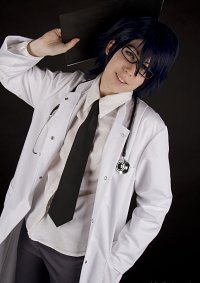 Cosplay-Cover: Doktor Saruhiko Fushimi [Doujinshi Cover Version]