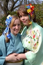 Cosplay-Cover: Blumen & Kimono