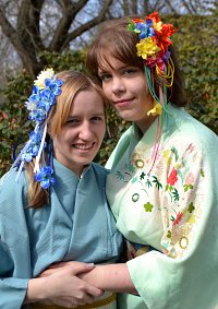 Cosplay-Cover: Blumen & Kimono