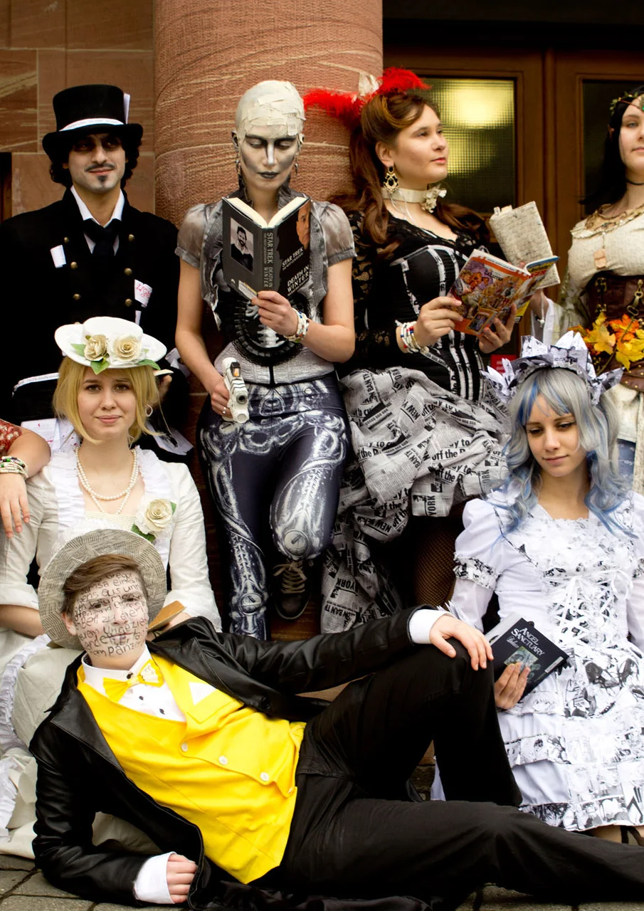 Cosplay-Cover: Dystopian Fiction (Buchgenre)