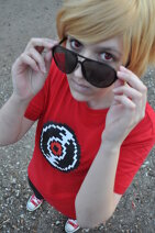 Cosplay-Cover: Dave Strider [Record Shirt]