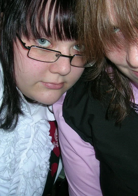 Cosplay-Cover: mastas bou mit falschen haaren