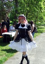 Cosplay-Cover: Gothic Lolita mit rosa Haaren (Sommer)