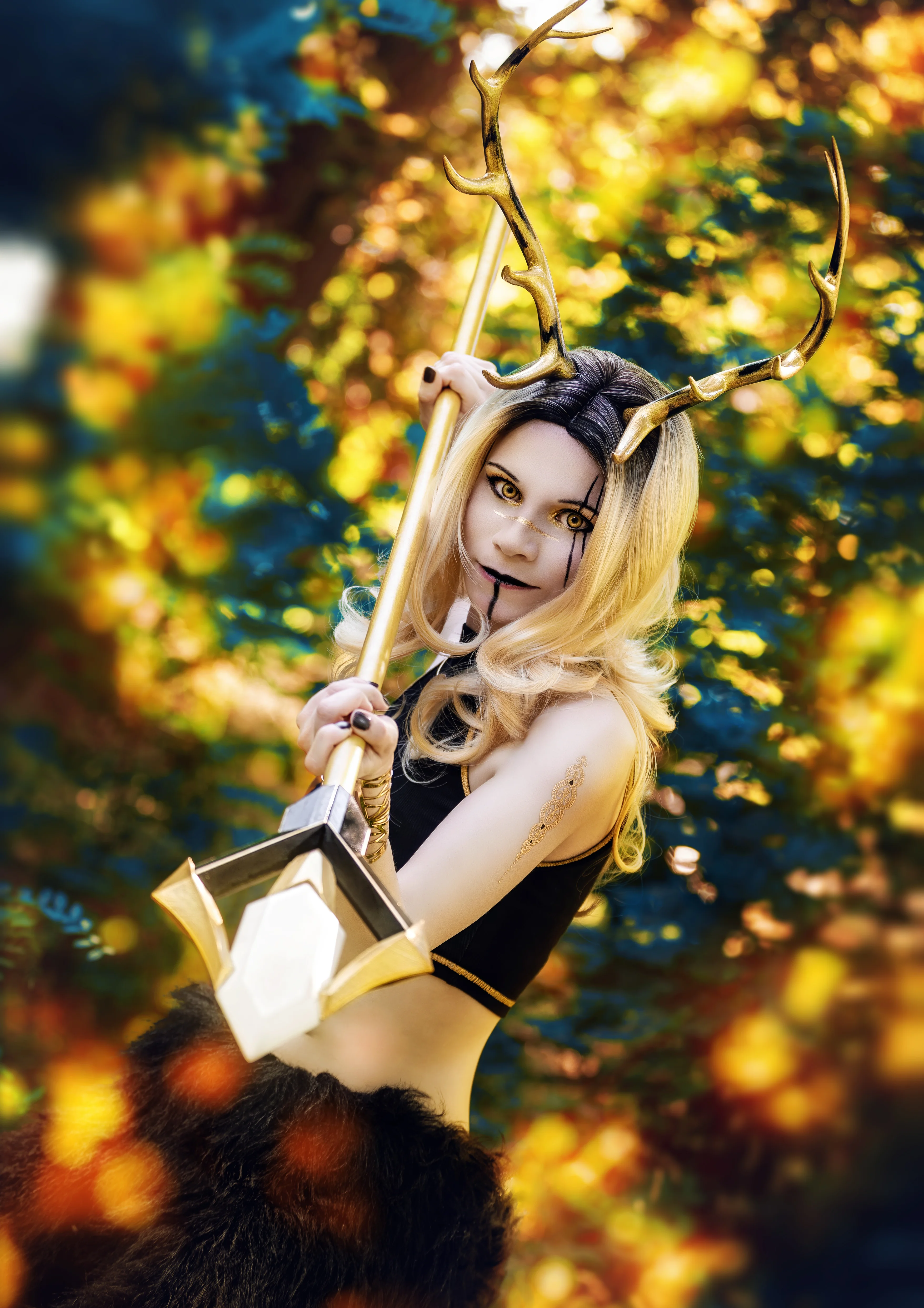 Cosplay-Cover: Alenja goldene Faun Wächterin