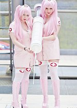 Cosplay-Cover: Pink Nurse Twin(s)