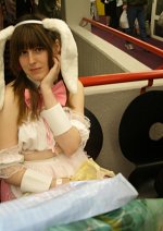 Cosplay-Cover: Pink Maid mit Bunnyohren