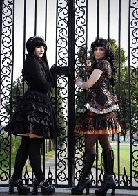 Cosplay-Cover: Golden Leo Punk Lolita