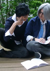 Cosplay-Cover: Takeshi Yamamoto (blaue Schuluniform)