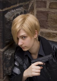 Cosplay-Cover: Leon S. Kennedy