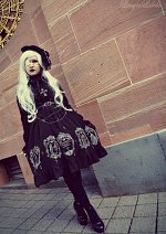 Cosplay-Cover: MMM Holy Queen Guro Gothic Version