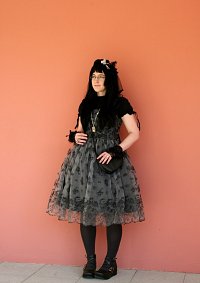 Cosplay-Cover: Gothic Lolita (grau x schwarz)
