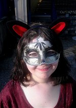 Cosplay-Cover: Julia mit Maske und Katzenohren