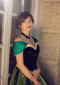 Cosplay-Cover: Anna von Arendelle [Coronation]