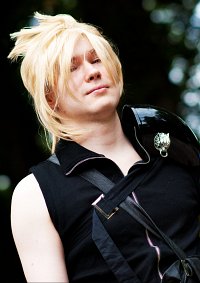 Cosplay-Cover: Cloud Strife (FF AC)