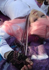 Cosplay-Cover: Luka Megurine [Pearls and feathers]