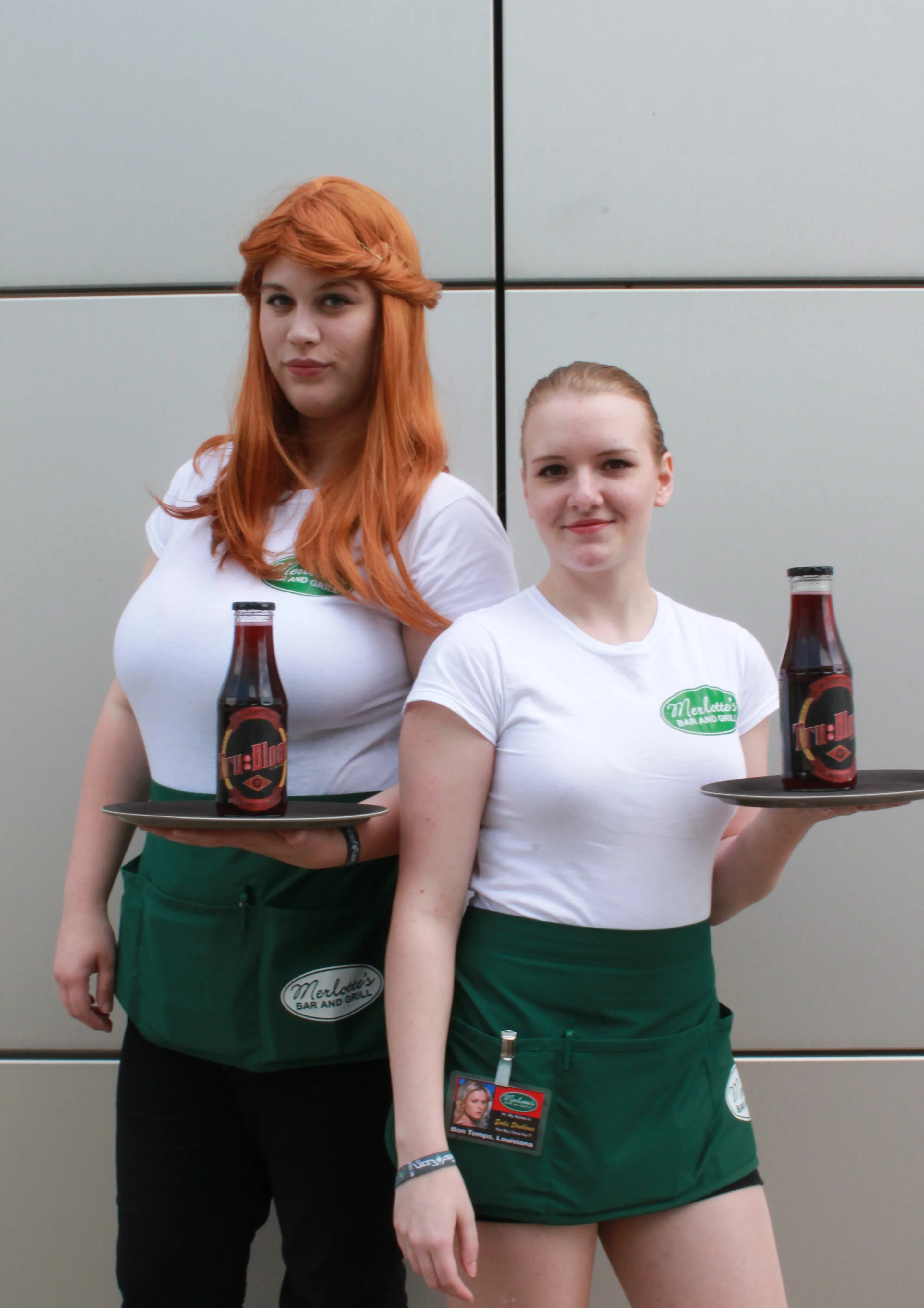 Cosplay-Cover: Sookie Stackhouse (Merlotte's Uniform)