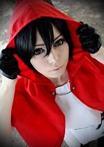 Cosplay-Cover: Mikasa Ackerman (Rotkäppchen/Halloween Fanart)