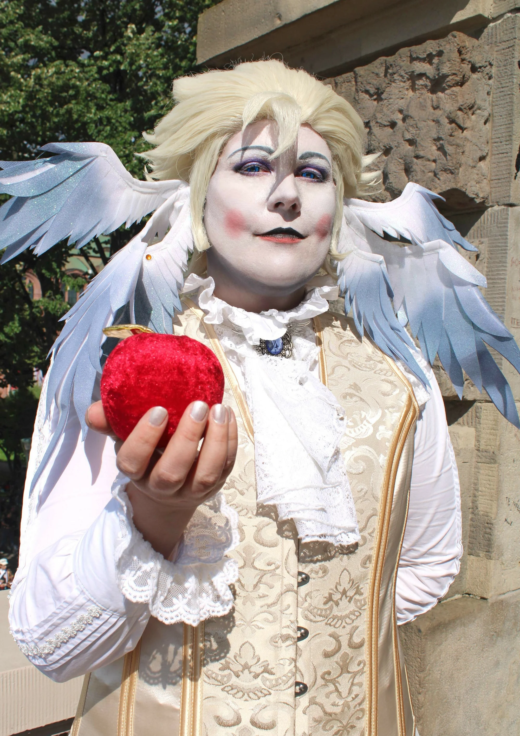 Cosplay-Cover: Lucifer Morningstar Angel