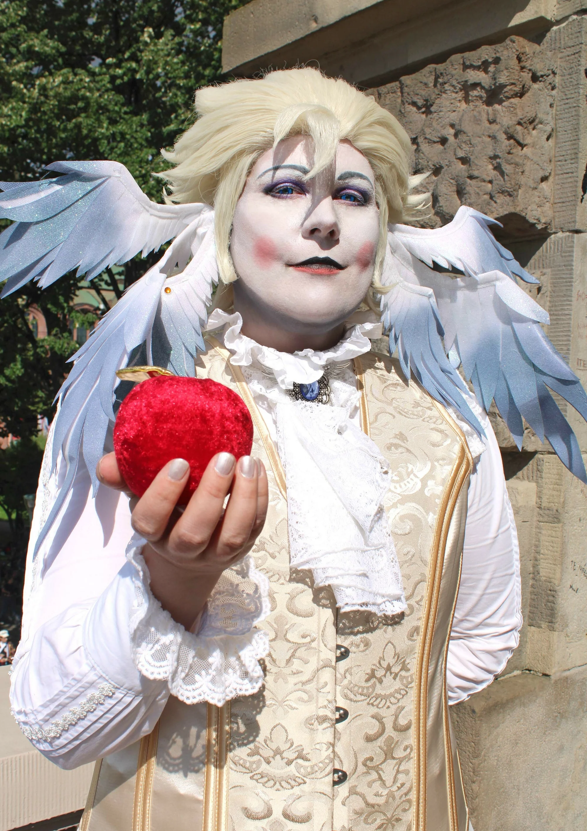 Cosplay-Cover: Lucifer Morningstar Angel