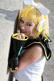 Cosplay-Cover: Kagamine Rin.