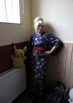 Cosplay-Cover: Blauer Blumen-Yukata