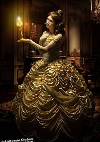 Cosplay-Cover: Belle - Ballkleid