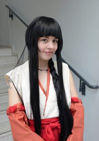 Cosplay-Cover: Tempel Miko