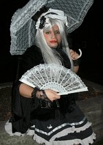 Cosplay-Cover: Gothic Lolita mit silberne Perücke