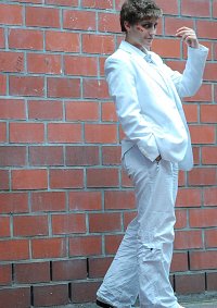 Cosplay-Cover: Lucifer white suit