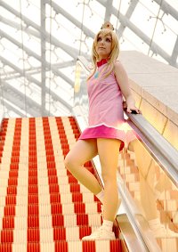 Cosplay-Cover: Prinzessin Peach [Mario Power Tennis]