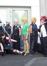 Cosplay-Cover: Cloud Strife - Teenager (mit Gruppe)