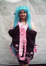 Cosplay-Cover: Miku Hatsune Sakura Kimono