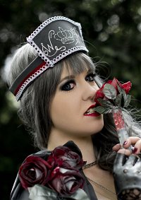 Cosplay-Cover: Red Queen of Hearts in Wonderland Psychiatry