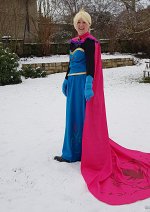 Cosplay-Cover: Elsa (Krönungskleid)