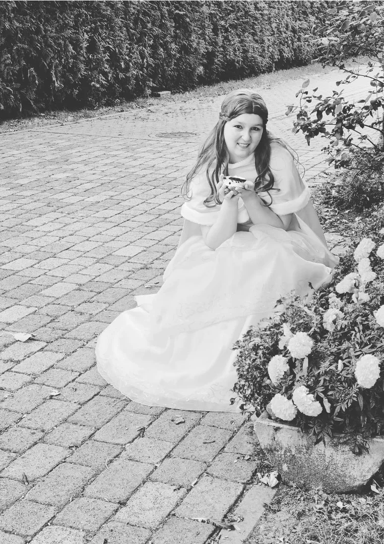 Cosplay-Cover: Belle - goldenes Kleid (Real) - Winter Version