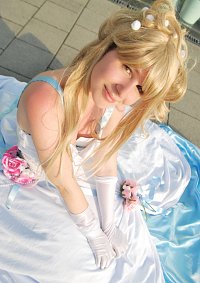 Cosplay-Cover: Haine Otomiya (Platina-Ballkleid)