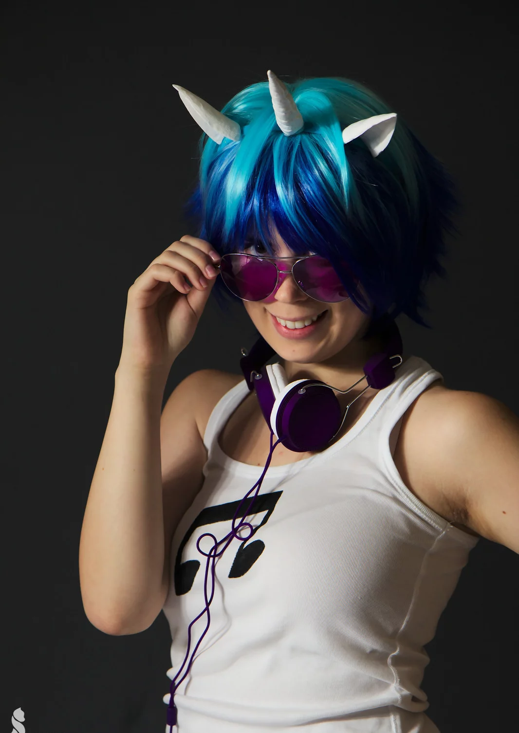 Cosplay-Cover: DJ Pon-3/ Vinyl Scratch