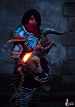 Cosplay-Cover: Demon Hunter