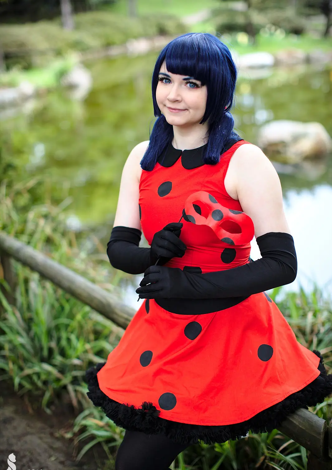 Cosplay-Cover: Ladybug [Marienkäferkleid]