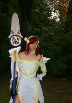 Cosplay-Cover: Erza [Lightning Empress Armor]