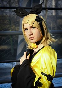 Cosplay-Cover: Kagamine Rin [Daughter of Evil]