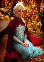 Cosplay-Cover: Elsa (Weihnachtsversion)