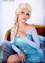 Cosplay-Cover: Elsa (Eiskleid)