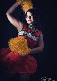 Cosplay-Cover: Momo Yaoyorozu (Cheerleader)