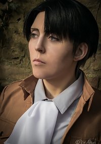 Cosplay-Cover: Levi Ackermann [Survey Corps]