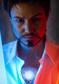 Cosplay-Cover: Tony Stark (Iron Man) Suit Up