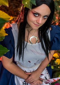 Cosplay-Cover: Alice Liddell [Wonderland Dress]